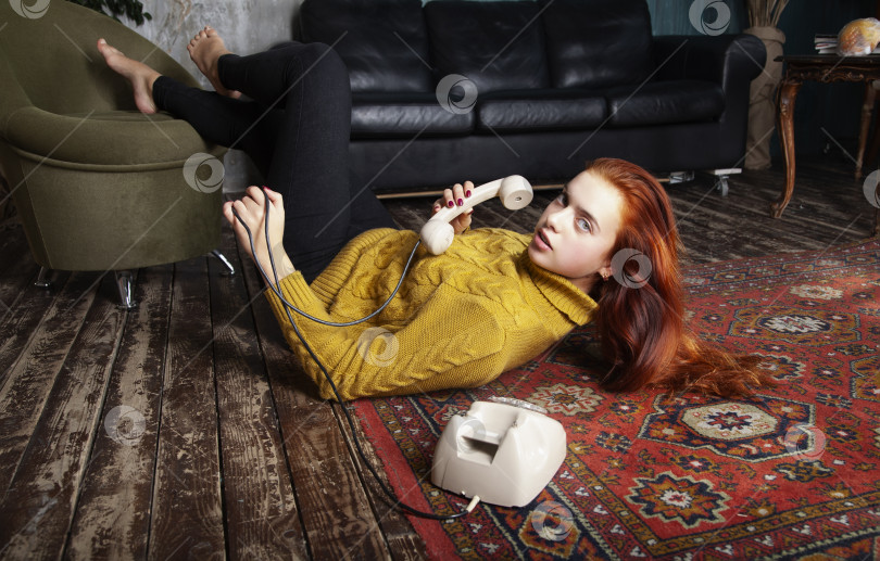 Скачать Молодая девушка красотка фотосток Ozero