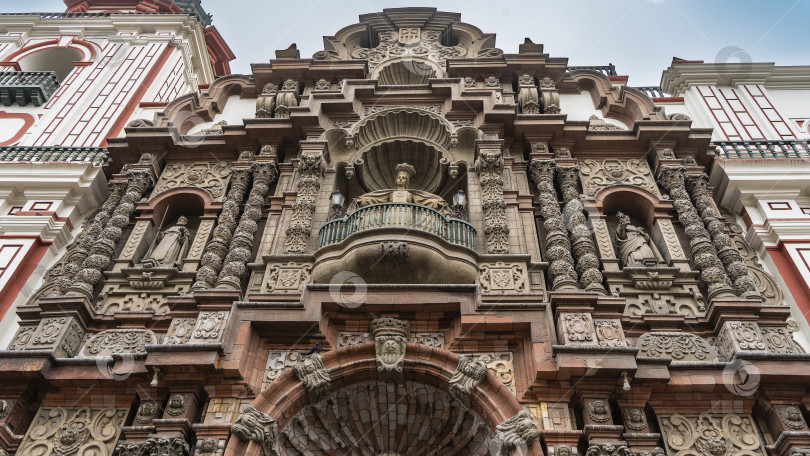 Скачать Фасад древнего католического собора женского монастыря Санто-Доминго. фотосток Ozero