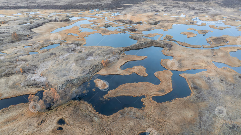 Скачать Кратеры, заполненные водой. Структура земли фотосток Ozero