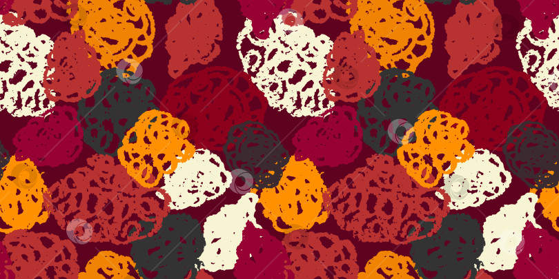Скачать Фон из коричневых гранжевых спиральных шариков. Бесшовный камуфляжный узор. Текстура с камуфляжной штриховкой. Каракули от руки, круглые грязные пятна. Векторные обои фотосток Ozero