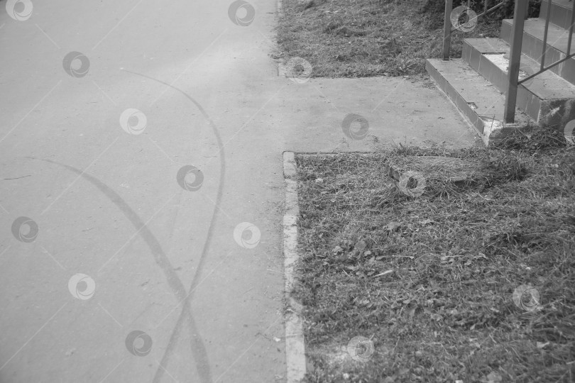 Скачать Вид на лестницу, двор и дорогу фотосток Ozero
