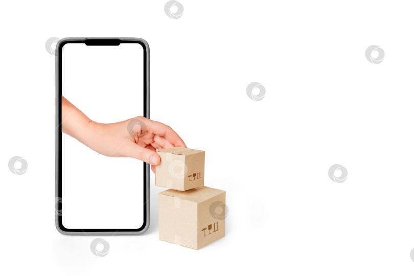Скачать Мобильный шопинг, рука добавляет посылки со смартфона, доставка фотосток Ozero