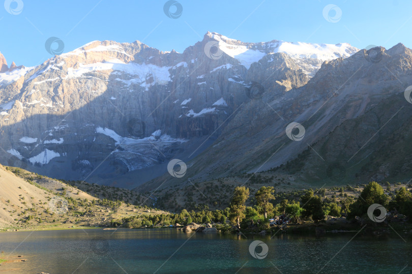 Скачать Горное озеро фотосток Ozero