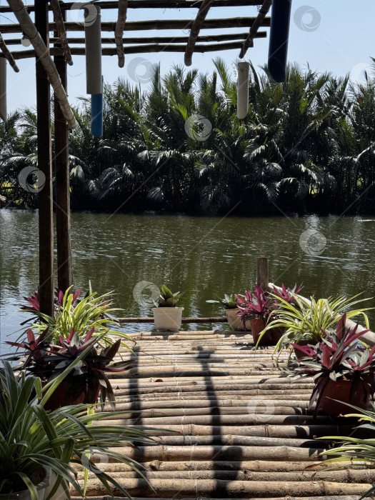 Скачать Тихая терраса на берегу реки фотосток Ozero