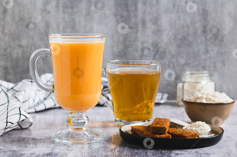 Скачать Протеиновые коктейли, протеиновый порошок, зеленый чай и протеиновые батончики для здорового питания фотосток Ozero