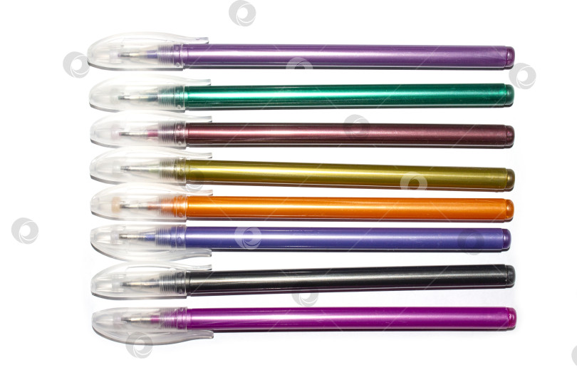 Скачать Набор разноцветных гелевых ручек на белом фоне.Гелевые ручки с перламутром.Гелевые ручки для подписи открыток.Фон из гелевых ручек. фотосток Ozero