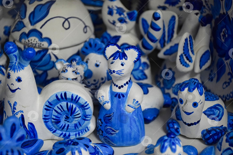 Скачать Детские поделки из глины в виде животных и расписаны в стиле Гжель фотосток Ozero