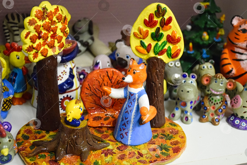 Скачать Глиняная композиция "Колобок и лиса" фотосток Ozero