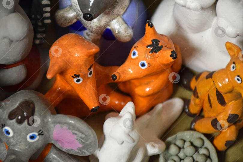 Скачать Детские поделки из глины в форме разных животных фотосток Ozero