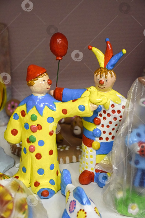 Скачать Конкурсная работа "Клоун и скоморох" из глины. фотосток Ozero