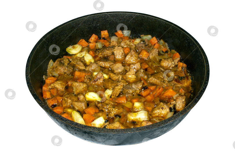 Скачать Запеканка с мясом для плова.Начинка для плова.Запеченное мясо с морковью и луком.На фоне поджаренного мяса. фотосток Ozero