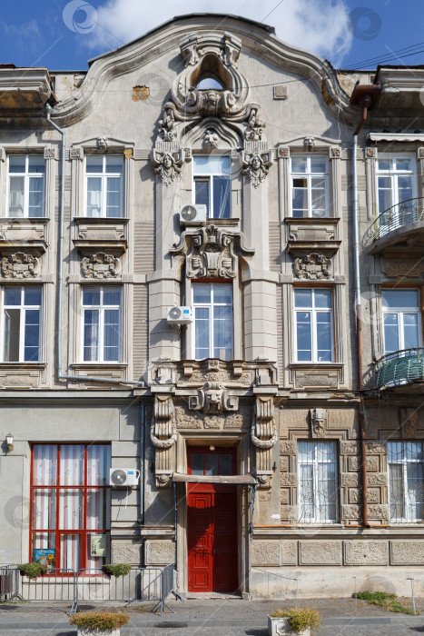 Скачать Евпатория, Россия - сентября 16, 2025- Доходный дом С. Дувана фотосток Ozero