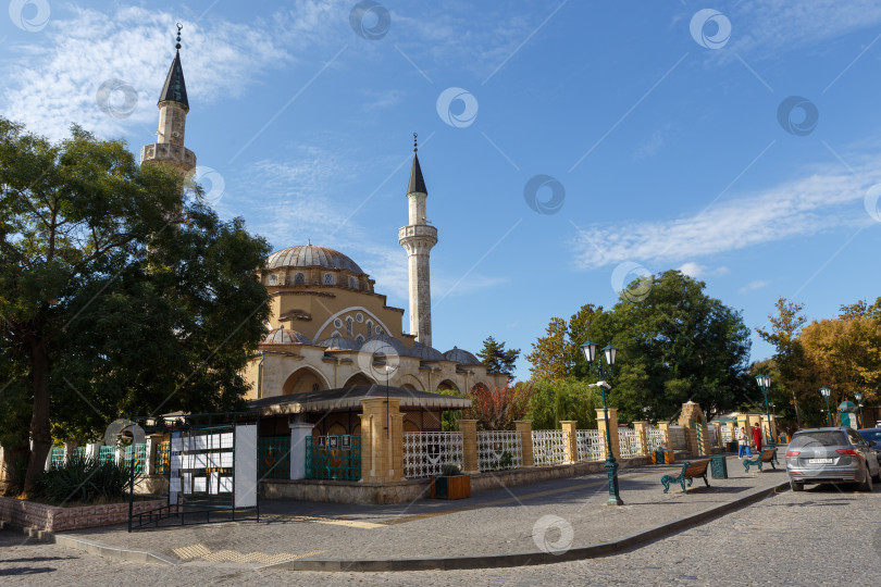 Скачать Евпатория, Россия - сентября 16, 2025- Мечеть Джума-Джами фотосток Ozero