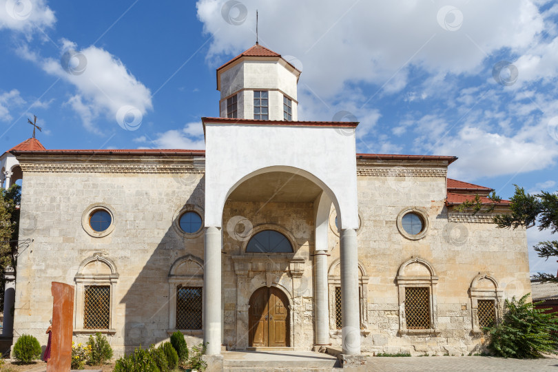 Скачать Евпатория, Россия - сентября 16, 2025- Церковь Сурб-Никогайос фотосток Ozero