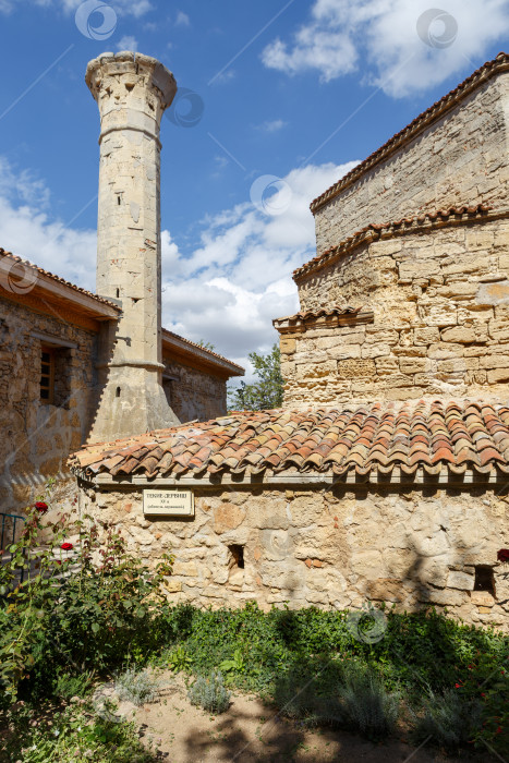 Скачать Евпатория, Россия - сентября 16, 2025- Текие дервишей и минарет фотосток Ozero