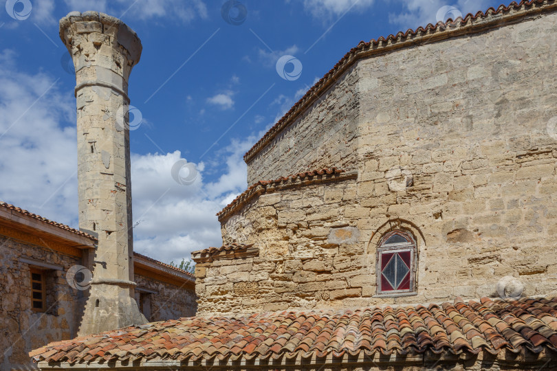 Скачать Евпатория, Россия - сентября 16, 2025- Текие дервишей и минарет фотосток Ozero