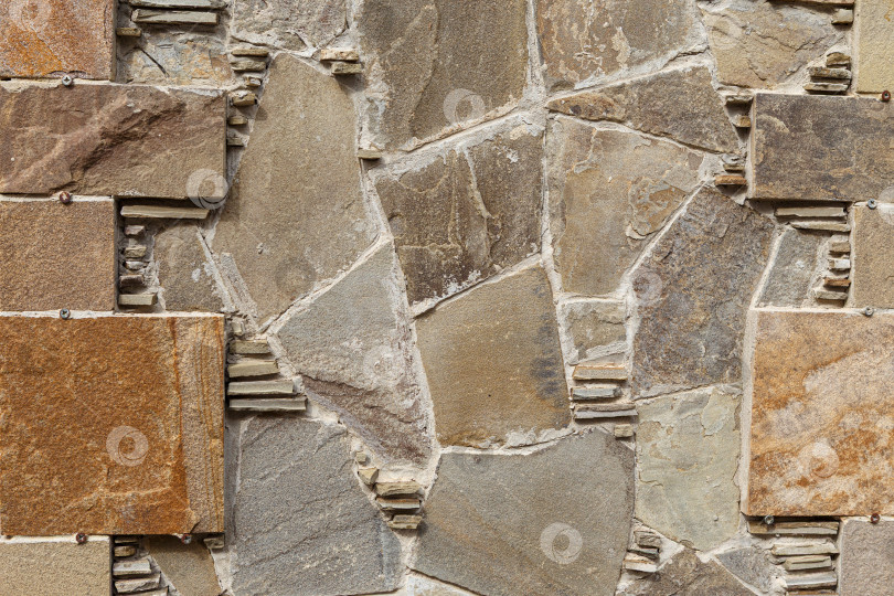 Скачать Облицовка стены дома плиткой фотосток Ozero