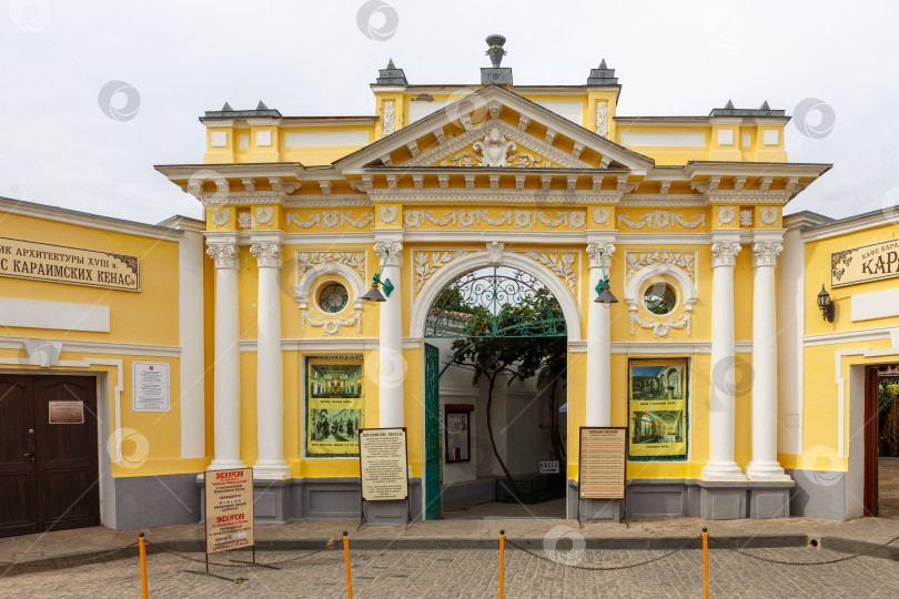 Скачать Евпатория, Россия - сентября 17, 2025- Караимские кенассы в Евпатории фотосток Ozero