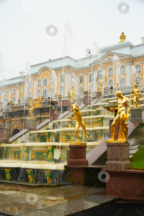 Скачать Скульптуры Большого каскада Нижнего парка в Петергофе фотосток Ozero