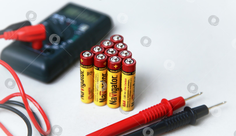 Скачать Краснодар, Россия - 18 ноября 2018 г. Проверьте заряд батареи. фотосток Ozero