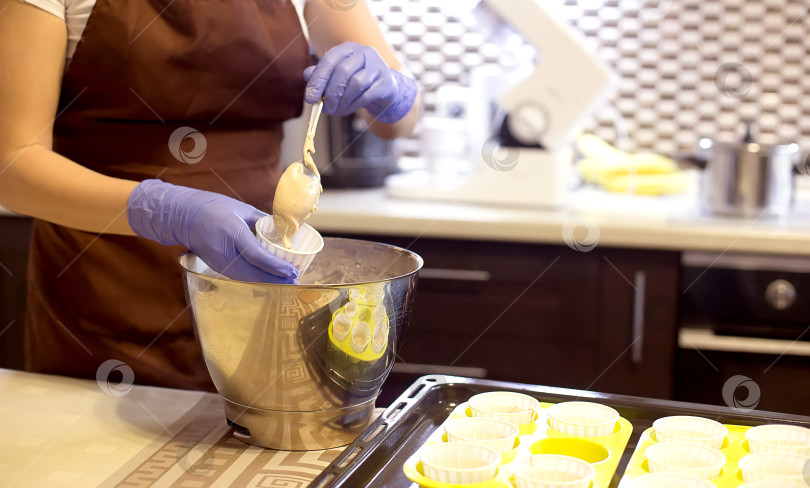 Скачать Приготовление кексов в форме фотосток Ozero