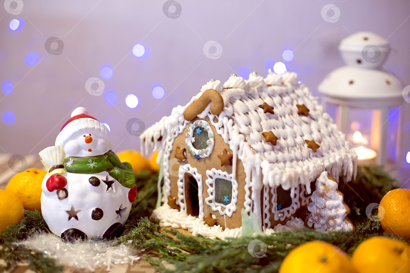 Скачать Пряничный домик.  Рождественские сладости для праздника фотосток Ozero