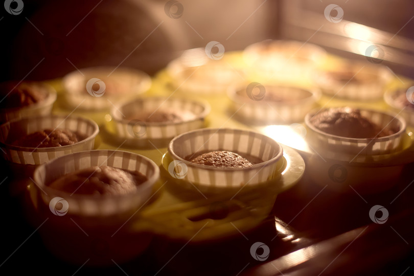 Скачать Приготовление кексов в форме фотосток Ozero