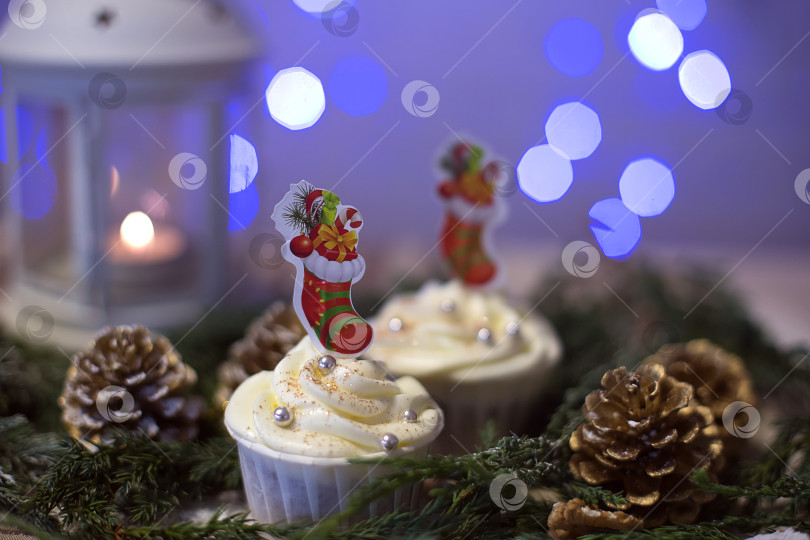 Скачать Кексы на новогоднем фоне фотосток Ozero