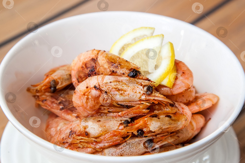 Скачать креветки на гриле фотосток Ozero