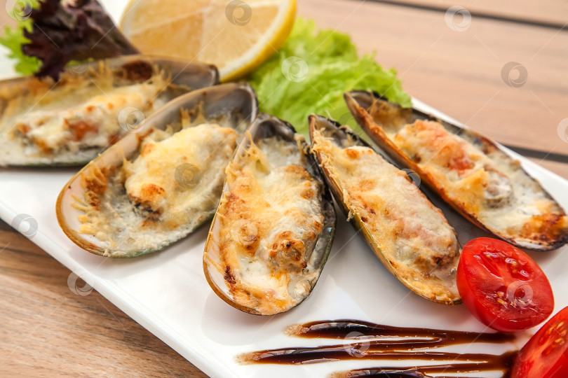 Скачать Мидии, запеченные в панцире фотосток Ozero