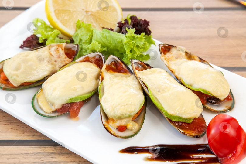 Скачать Мидии, запеченные в панцире фотосток Ozero