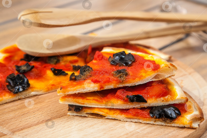 Скачать Фокачча на деревянной доске фотосток Ozero