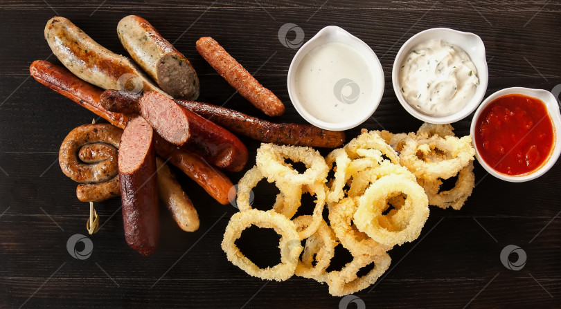 Скачать Ассорти из пива, приготовленного на гриле фотосток Ozero