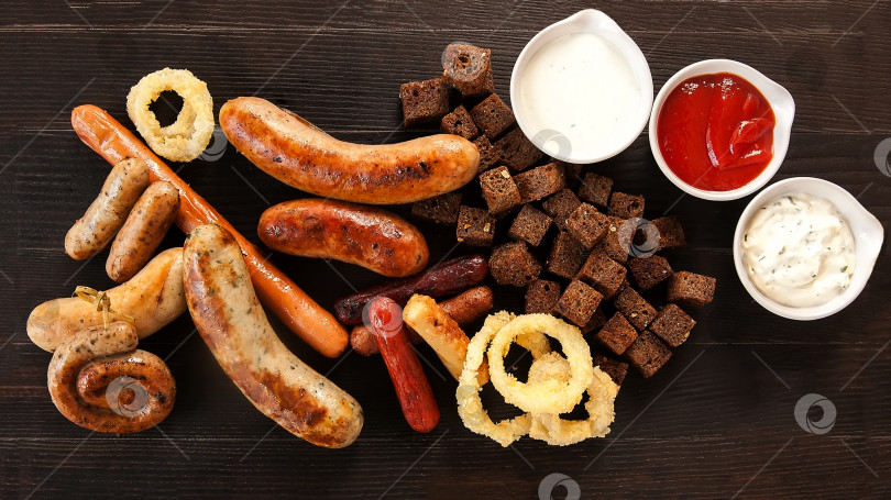 Скачать Ассорти из пива, приготовленного на гриле фотосток Ozero