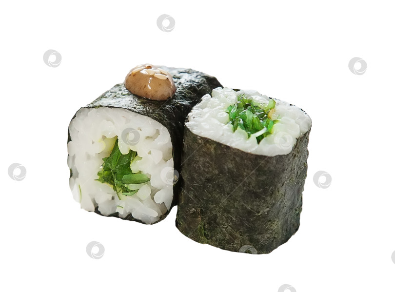Скачать Рулет на белом фоне. Популярное японское или корейское блюдо фотосток Ozero