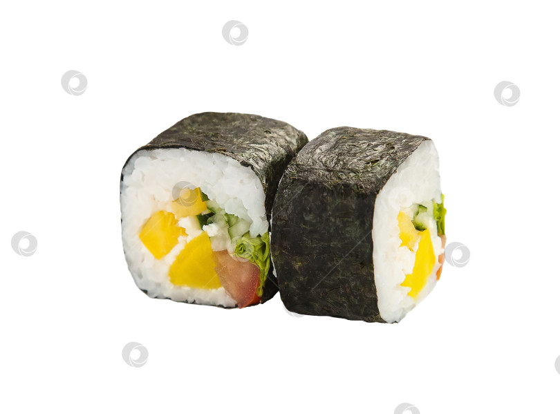 Скачать Рулет на белом фоне. Популярное японское или корейское блюдо фотосток Ozero