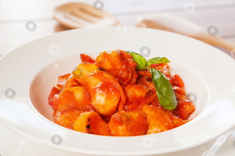 Скачать Свинина с яблоками и красным соусом фотосток Ozero