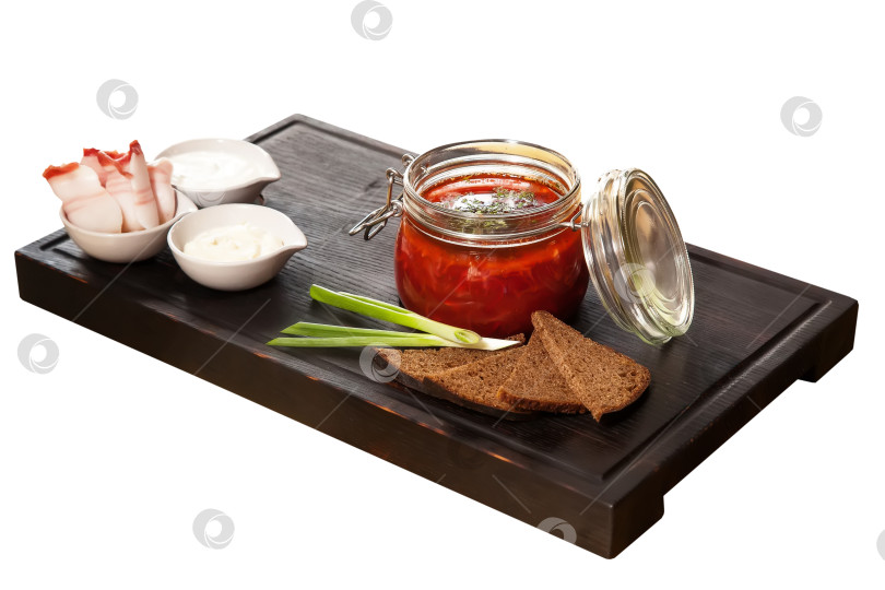 Скачать Русский борщ с зеленью на белом фоне фотосток Ozero