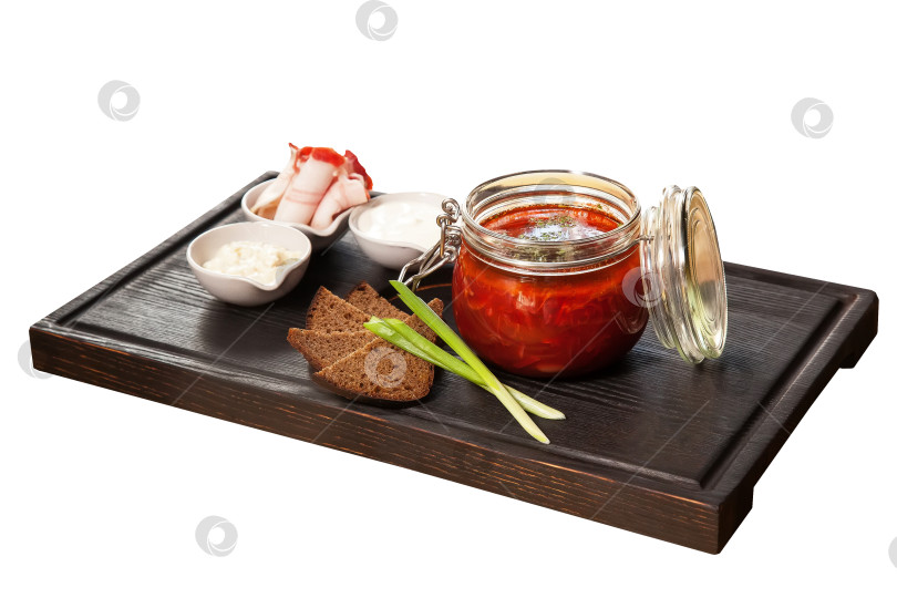 Скачать Русский борщ с зеленью на белом фоне фотосток Ozero