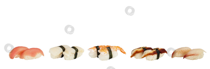 Скачать Суши на белом фоне. Популярное японское или корейское блюдо фотосток Ozero