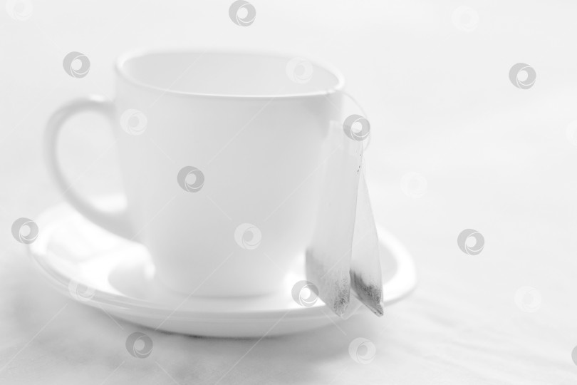 Скачать Белая чашка для чая. Чистая посуда - символ чистоты фотосток Ozero