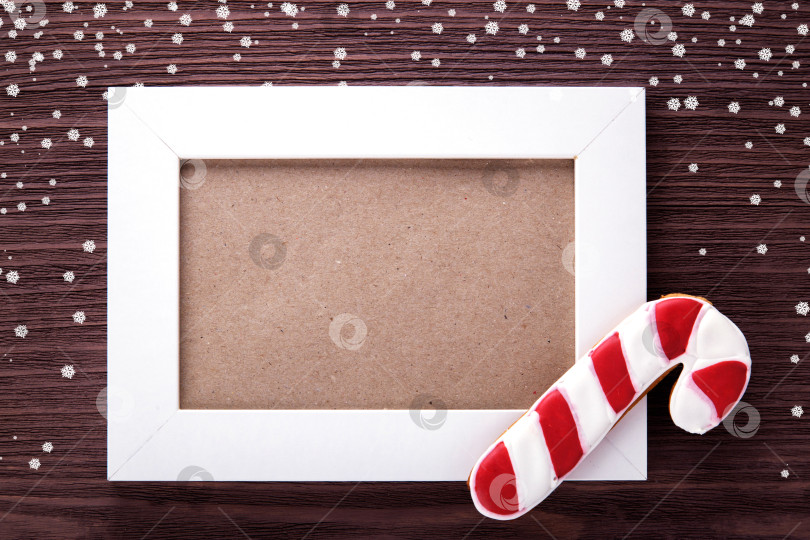 Скачать Белая рамка на деревянном фоне. Рождественский и новогодний фон фотосток Ozero