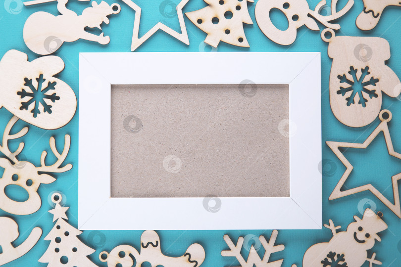 Скачать Белая рамка на синем фоне фотосток Ozero