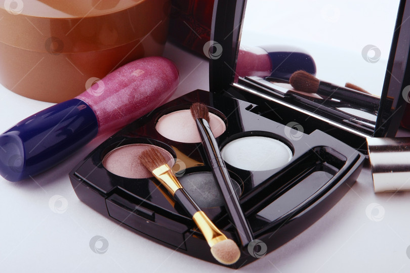 Скачать Декоративная косметика и парфюмерия для макияжа фотосток Ozero