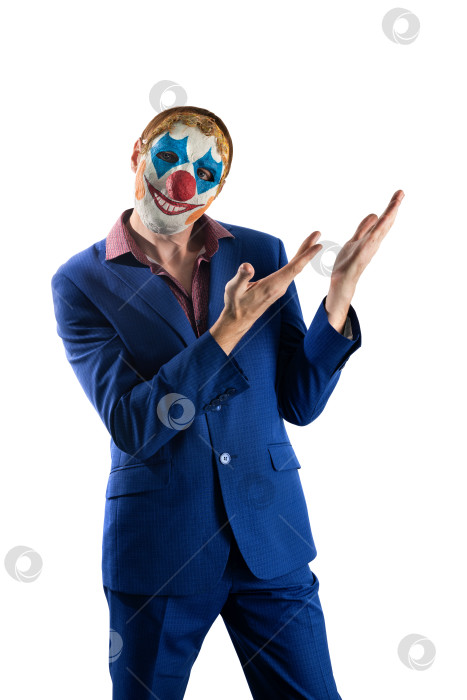Скачать Мужчина в маске клоуна и деловом костюме. фотосток Ozero