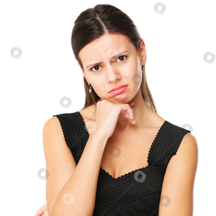 Скачать Очень расстроенная и сердитая женщина, дергающая себя за волосы. Выделено белым. фотосток Ozero