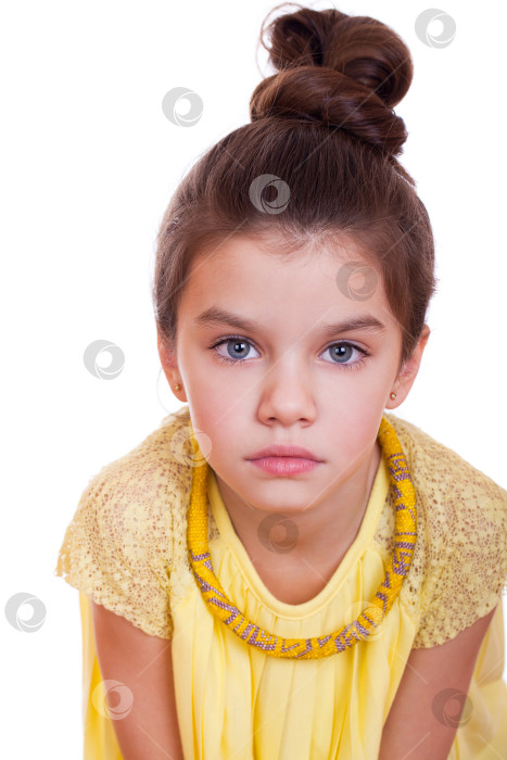 Скачать Портрет хорошенькой маленькой девочки фотосток Ozero