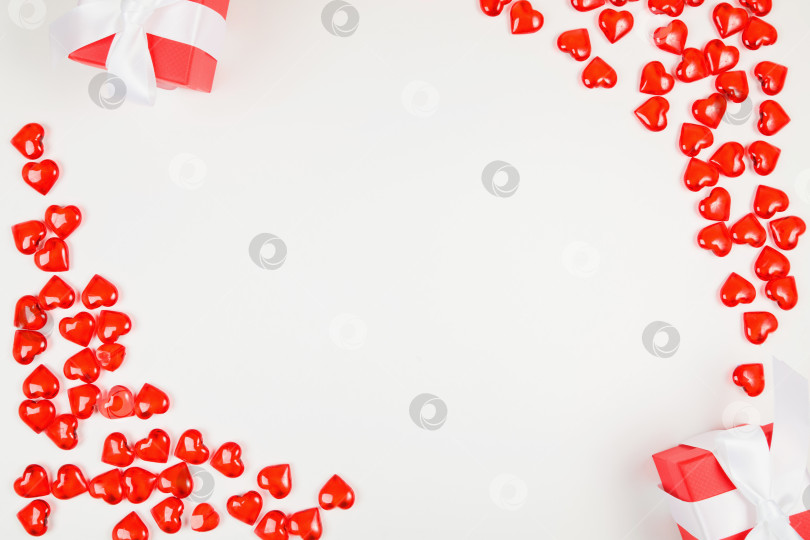 Скачать День святого Валентина, композиция из сердечек на белом фоне. Вид сверху фотосток Ozero