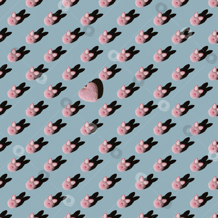 Скачать Пасхальный узор: розовый кролик на голубом фоне. фотосток Ozero