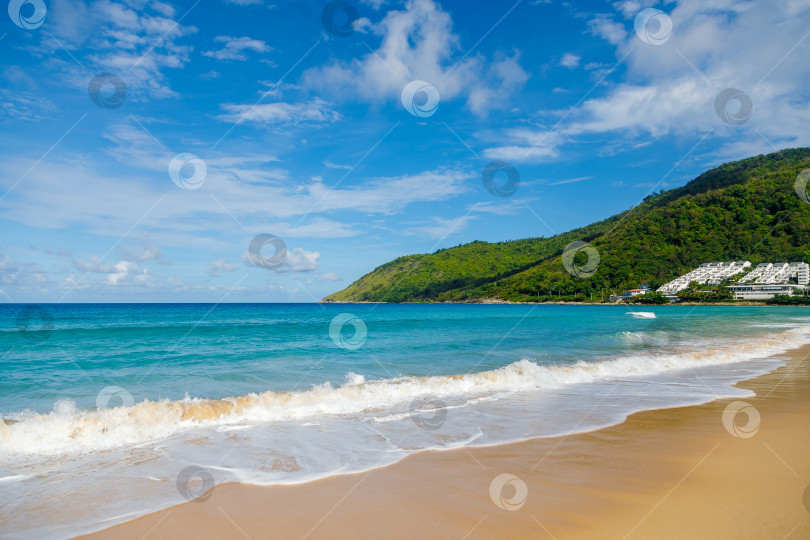 Скачать Прекрасный морской солнечный пейзаж на пляже. фотосток Ozero